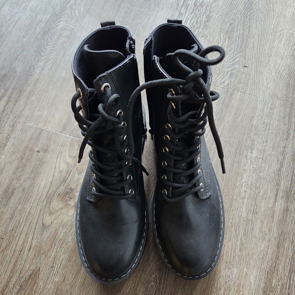Divided Black Lace-Up Footwear